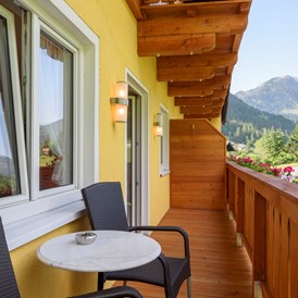 Frühstückspension: Balkon mit Blick aufs Gamsfeld - Gasthof Waldwirt