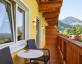 Frühstückspension: Balkon mit Blick aufs Gamsfeld - Gasthof Waldwirt