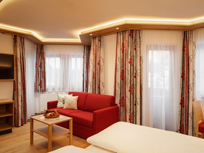 Pensionen - Radweg - Tirol - Zimmer 101. Großes Doppelbettzimmer in der ersten Etage. - Gasthof-Pension-Dorfstube