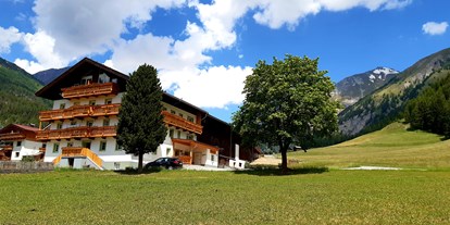 Pensionen - Parkplatz: kostenlos bei der Pension - Tirol - Bergerhof im Sommer - Bergerhof