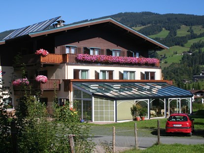 Pensionen - Skiverleih - Tiroler Unterland - Sommerfoto Wellness Pension Hollaus - Wellness Pension Hollaus
