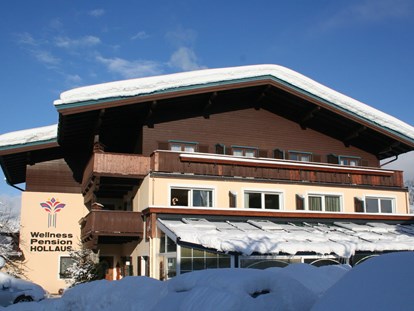 Pensionen - Parkplatz: kostenlos bei der Pension - Tirol - Hausfoto Winter - Wellness Pension Hollaus