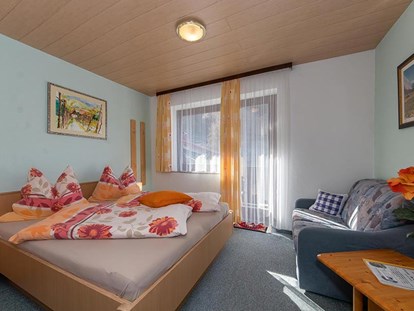 Pensionen - Umgebungsschwerpunkt: Berg - Pinzgau - Doppelzimmer  mit Balkon südseitig - ***Pension Sonnblickhof