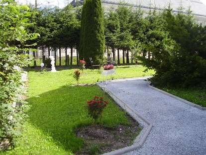 Pensionen - Garten - Villa Elisabeth
