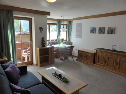 Pensionen - Umgebungsschwerpunkt: Berg - Pinzgau - Appartement "1" mit Balkon und einem Schlafzimmer u. Wohnschlafraum - Haus Heidi