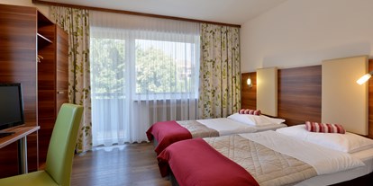 Pensionen - Langlaufloipe - Tirol - Beispiel Doppelzimmer mit Parkettboden  - Haus Lukas 