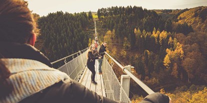 Pensionen - Deutschland - Eine der vielen Hunsrück Sehenswürdigkeiten  – Die Hängeseilbrücke Geierlay - Landhaus HEIMISCH