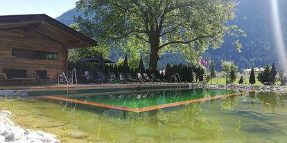Pensionen - Pool - Tirol - Die Naturoase mit Naturbadeteich, Hüttensauna uvm. - Hotel Garni Birkenhof & Apartments Rosenhof