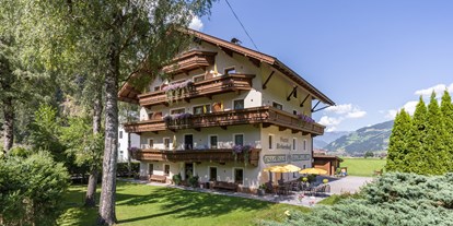Pensionen - Pool - Tirol - Der Birkenhof im Zillertal im Sommer - Hotel Garni Birkenhof & Apartments Rosenhof