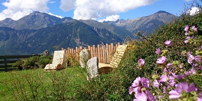Pensionen - Parkplatz: kostenlos bei der Pension - Tirol - Gartenlounge Ferienwohnung der Veitenhof Ruhe im Ötztal  - Bio & Reiterhof der Veitenhof