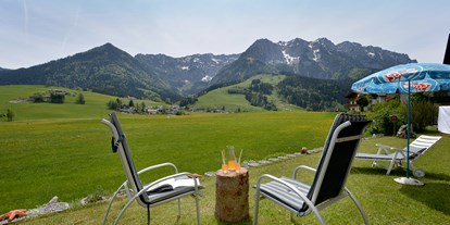 Pensionen - Skiverleih - Tiroler Unterland - Garten für unsere Gäste zum verweilen. - Hotel Garni Tirol im Kaiserwinkel