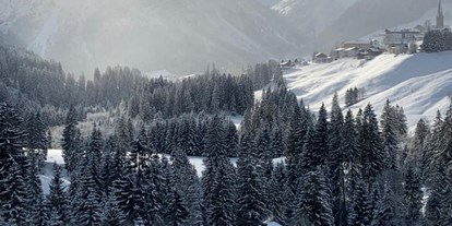 Pensionen - Vorarlberg - Hausansicht im Winter - Gästehaus Tannegg