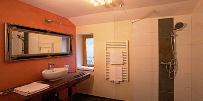 Pensionen - Umgebungsschwerpunkt: Berg - Schladming-Dachstein - Familienzimmer für 4 Personen mit außergewöhnlichen Bad. - Ortnerhof Ennstal