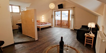 Pensionen - Großsölk - Romantikzimmer mit Balkon und Blick zum Grimming - Ortnerhof Ennstal