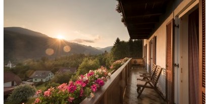Pensionen - Umgebungsschwerpunkt: Berg - Steiermark - Abendstimmung im Sommer am Balkon - Kleinhofers Himbeernest
