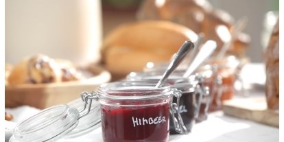 Pensionen - Steiermark - Viel Hausgemachtes gibt es zum Frühstück, wie hier die verschiedenen Marmeladensorten. - Kleinhofers Himbeernest