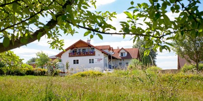 Pensionen - Umgebungsschwerpunkt: am Land - Steiermark - Hausansicht vom Nachbarsgrundstück - Thermenpension Gigler