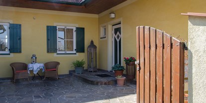 Pensionen - weitere Verpflegungsmöglichkeiten: Mittagessen - Steiermark - Eingang - Fremdenzimmer und Restaurant Herberts Stubn