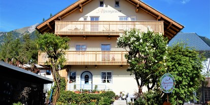 Pensionen - Parkplatz: kostenlos bei der Pension - Tirol - Haus Alpengruss in Seefeld inTirol im Sommer - HAUS ALPENGRUSS 