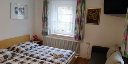 Pensionen - Umgebungsschwerpunkt: Stadt - Steiermark - Schlafzimmer im Apartment "Veitsch" - Frühstückspension Hermine Fraiß