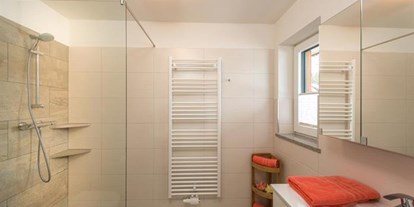 Pensionen - Umgebungsschwerpunkt: am Land - Steiermark - Badezimmer im Appartement Tauern - Pension Wagnerhof