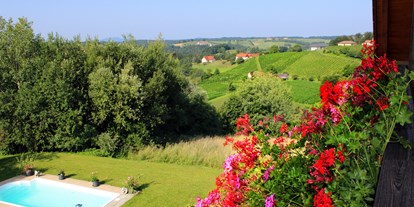 Pensionen - Umgebungsschwerpunkt: am Land - Steiermark - Unsere großzügigen und gemütlich eingerichteten Komfortdoppelzimmer mit Balkon bieten Ihnen einen traumhaften Blick auf idyllische Weingärten und das Unterlammer Tal. - Pension Lammerhof