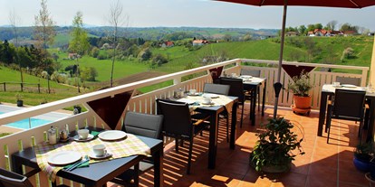 Pensionen - Umgebungsschwerpunkt: am Land - Steiermark - Auf unserer Panorama-Frühstücksterrasse genießen Sie jeden Morgen eine wunderschöne Aussicht. - Pension Lammerhof
