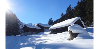 Pensionen - Parkplatz: kostenlos bei der Pension - Tirol - Oberbergtal Schneeschuhwanderung 2013 - Haus Sarah