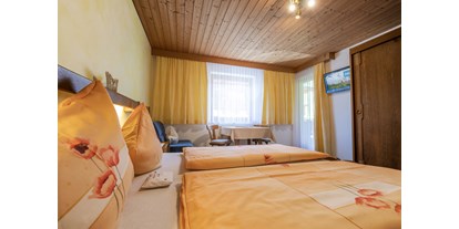 Pensionen - Parkplatz: kostenlos bei der Pension - Tirol - Komfortzimmer - heimeliges Ambiente - Haus Sarah