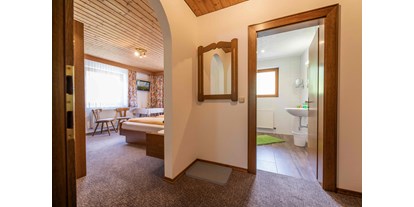 Pensionen - Langlaufloipe - Tirol - Zimmer mit Vorraum - Platz genug - Haus Sarah