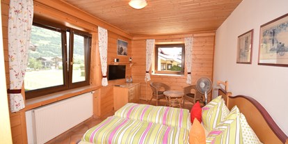 Pensionen - WLAN - Pinzgau - Familien Appartament mit zwei getrente Schlafzimmern für 4 Personen - 1. Schlafzimmer - Golf & Ski Chalet****