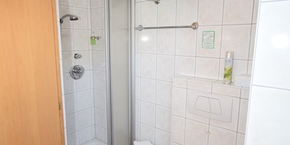 Pensionen - Pool - Salzburg - Familien Appartament mit zwei getrente Schlafzimmern für 4 Persone - Badezimmer - Golf & Ski Chalet****