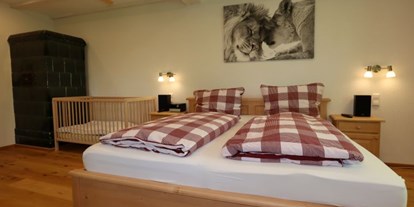 Pensionen - Umgebungsschwerpunkt: Berg - Deutschland - Schlafzimmer - Ferienhaus LOTUS, Hof Stallegg