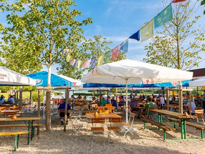 Pensionen - weitere Verpflegungsmöglichkeiten: Nachmittagskaffee - Österreich - unser Gastgarten mit traumhafter Donausicht - Pension Au an der Donau