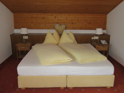 Pensionen - Umgebungsschwerpunkt: am Land - Pinzgau - Doppelzimmer mit Sitzecke - Sportpension Thayer