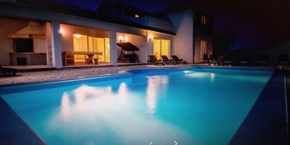 Pensionen - WLAN - Kroatien - Pool bei Nacht - Villa Jasmin Sumber