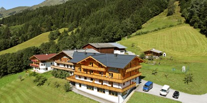 Pensionen - Umgebungsschwerpunkt: am Land - Pinzgau - Bio-Pension Außenansicht Sommer  - Bio-Pension Vorderlengau 