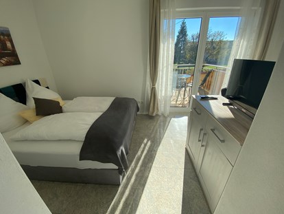 Pensionen - Umgebungsschwerpunkt: Berg - Deutschland - Doppelzimmer 102 mit Balkon - Pension am Weberhof