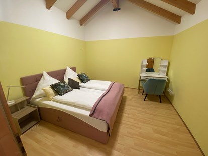 Pensionen - Wanderweg - Suite Schlafzimmer 1 - Pension am Weberhof