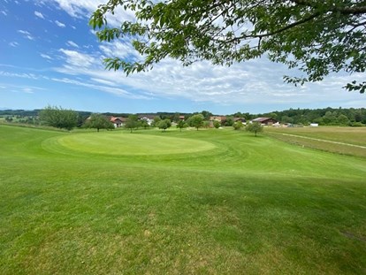 Pensionen - Umgebungsschwerpunkt: Berg - Deutschland - Golfgrün am Golfplatz Zaißing - Pension am Weberhof