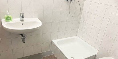 Pensionen - Garten - Ostfriesland - Private Badezimmer mit Dusche und WC - Pension in Emden