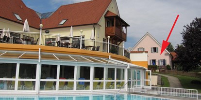Pensionen - barrierefreie Zimmer - Steiermark - Apartment mit Blick zum Sportbecken - Ferienapartment  im Biodorf Bad Waltersdorf