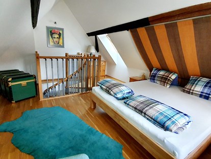 Pensionen - Umgebungsschwerpunkt: Therme - Österreich - Schlafzimmer 2
1,80 m großes Doppelbett  
und eine Schafsofa für eine Person - Casa Zara