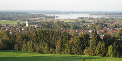 Pensionen - Umgebungsschwerpunkt: See - Deutschland - Ausblick von Bergham auf Bernau und den Chiemsee - Demelhof