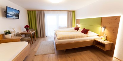 Pensionen - Umgebungsschwerpunkt: Therme - Salzburg - Dreibettzimmer mit Balkon - B&B Landhaus Vierthaler