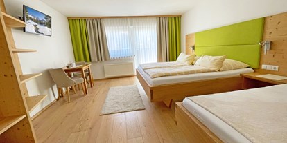 Pensionen - Umgebungsschwerpunkt: Therme - Salzburg - Dreibettzimmer mit Balkon - B&B Landhaus Vierthaler