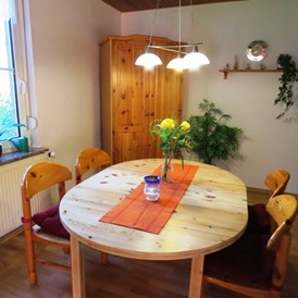 Frühstückspension: Separates Eßzimmer - Ferienwohnung Kutscherhuus mit Sauna in Ostfriesland
