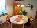 Frühstückspension: Separates Eßzimmer - Ferienwohnung Kutscherhuus mit Sauna in Ostfriesland