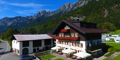 Pensionen - Vorarlberg - Walch's Camping & Landhaus - Ihre *** Frühstückspension im Klostertal am Arlberg in Innerbraz - Walch's Camping & Landhaus