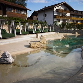Frühstückspension: Lagunen Pool mit Strandfeeling - Ferienwohnungen "Zum Kramerwirt"